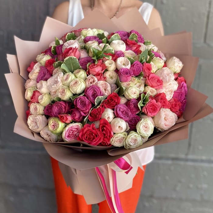 Букет из 51 кустовой пионовидной розы MIX